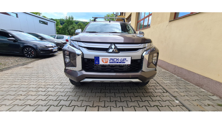 Canopy, cargo bar installed on Mitsubishi L200 2021