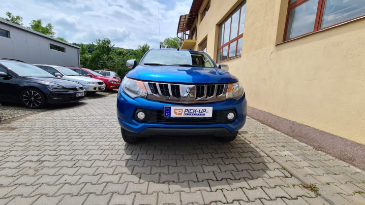 Bed liner, rail guard, skid plate, towing hook installed on Mitsubishi L200