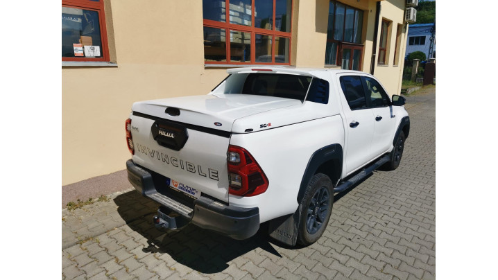 Tonneau cover installed on Toyota Hilux 2020