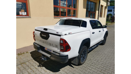 Tonneau cover installed on Toyota Hilux 2020