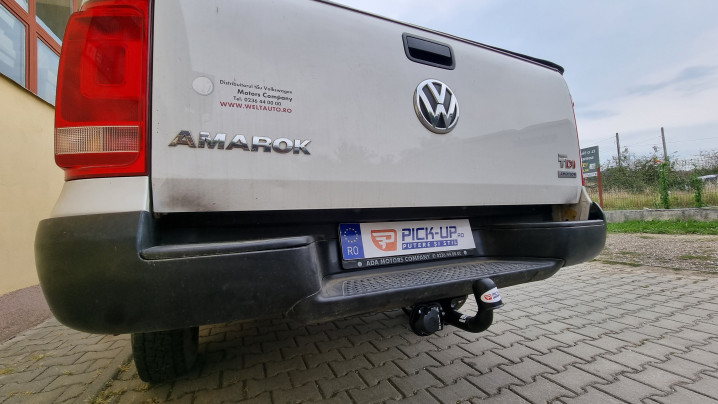 Tonneau cover, towing hook installed on Volkswagaen Amarok 2014