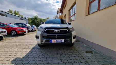 Bed liner, roll cover, swing cases installed on Toyota Hilux 2020