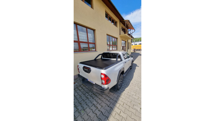 Bed liner, roll cover, swing cases installed on Toyota Hilux 2020