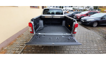 Roll cover, bullbar , hood guard installed on Mitsubishi L200 2020