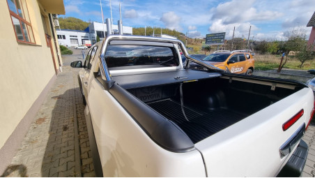 Roll cover, hood guard installed on Toyota Hilux 2019