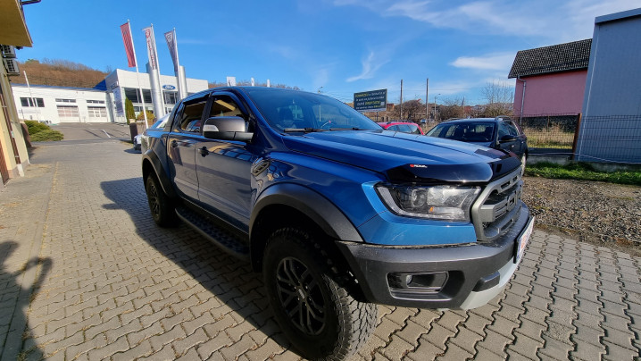 Hood guard, window visors, towing hook installed on Ford Ranger Raptor 2019