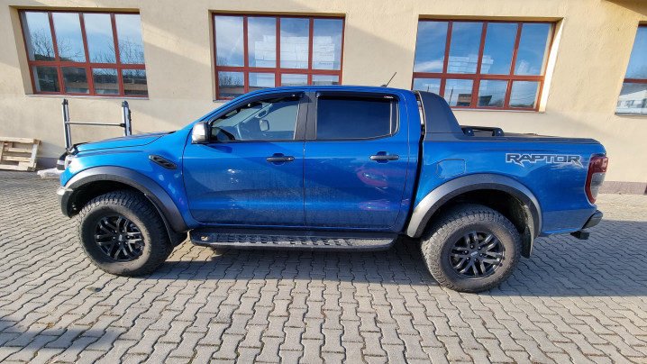 Hood guard, window visors, towing hook installed on Ford Ranger Raptor 2019