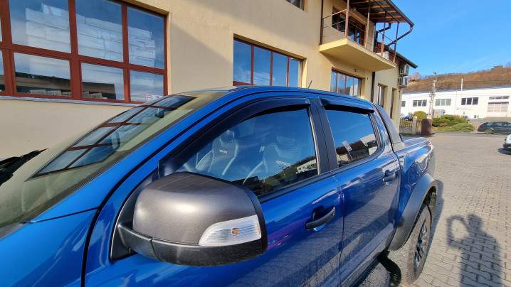 Hood guard, window visors, towing hook installed on Ford Ranger Raptor 2019