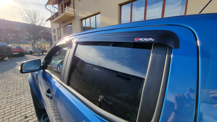 Hood guard, window visors, towing hook installed on Ford Ranger Raptor 2019