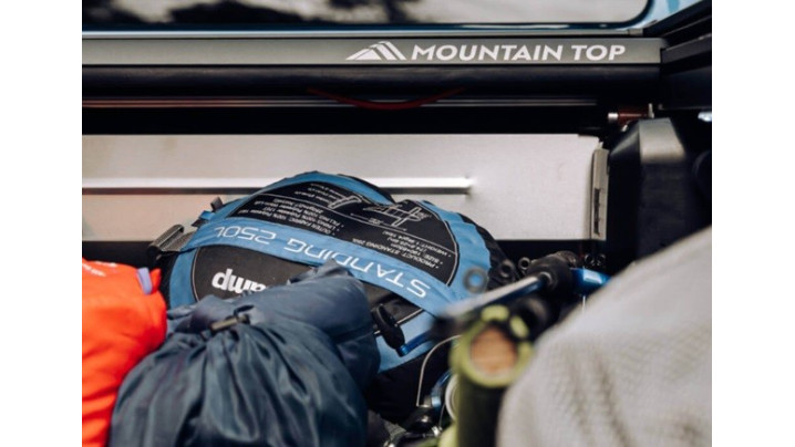 Tonneau roll cover Toyota Hilux 2015-2025 MT RUEVOE