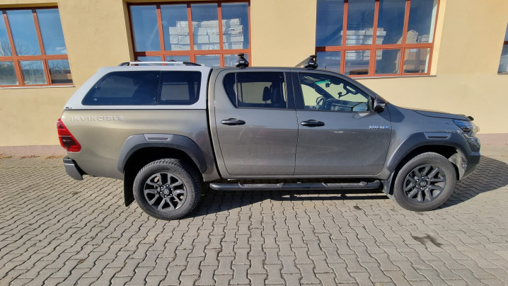 Montare hardtop, deflector capota, prag lateral, bare transversale pe Toyota Hilux 2020