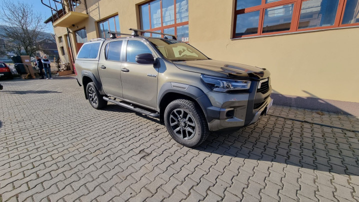 Montare hardtop, deflector capota, prag lateral, bare transversale pe Toyota Hilux 2020