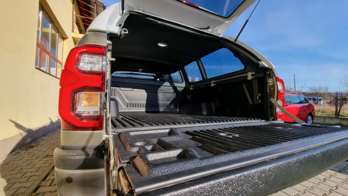 Canopy, hood guard, side steps, cross bars installed on Toyota Hilux 2020