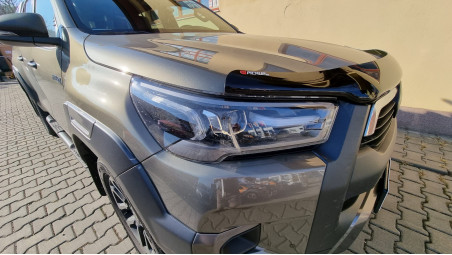 Canopy, hood guard, side steps, cross bars installed on Toyota Hilux 2020