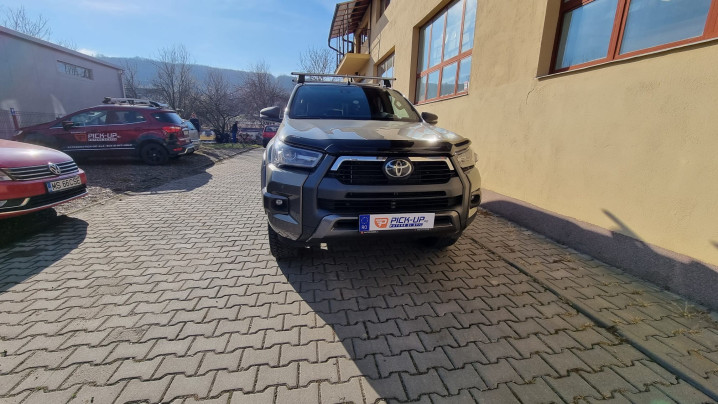 Montare hardtop, deflector capota, prag lateral, bare transversale pe Toyota Hilux 2020