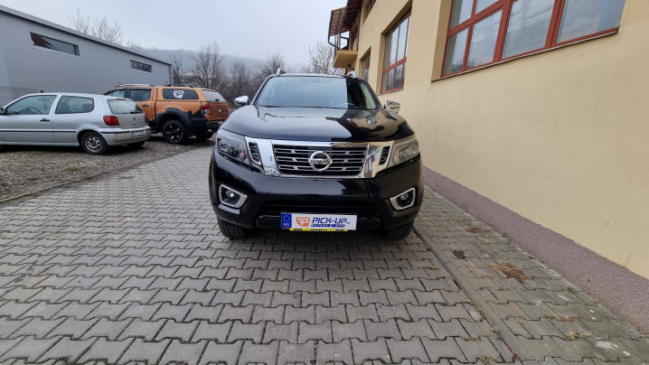 Canopy, bed liner installed on Nissan Navara NP300
