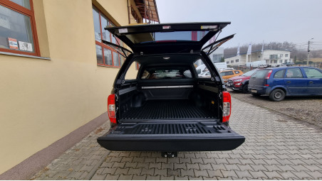 Canopy, bed liner installed on Nissan Navara NP300