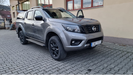Canopy installed on Nissan Navara NP300