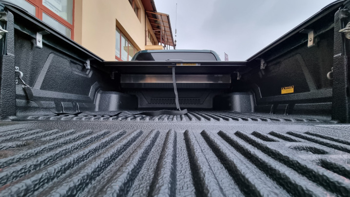 Montare rulou de bena, Laderaumauskleidung, bullbar, deflectoare, reflectoare pe Toyota Hilux 2017