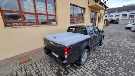 Tonneau cover installed on Isuzu D-Max 2017