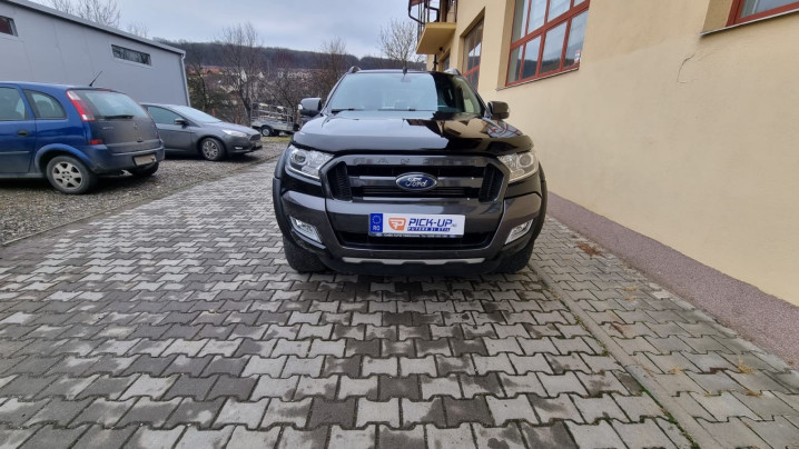 Roll cover, rollbar, cross bars, hood guard, window visors installed on Ranger 2018