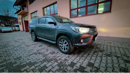 Montare hardatop und ladite utilitare pe Toyota Hilux 2016