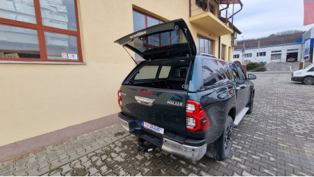 Caonpy, side steps installed on Toyota Hilux 2021