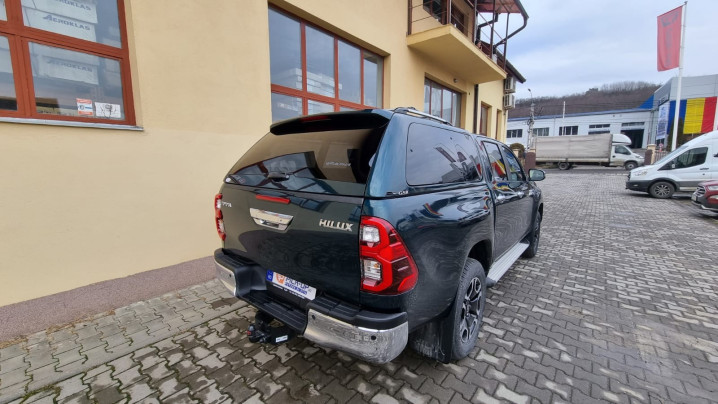 Caonpy, side steps installed on Toyota Hilux 2021