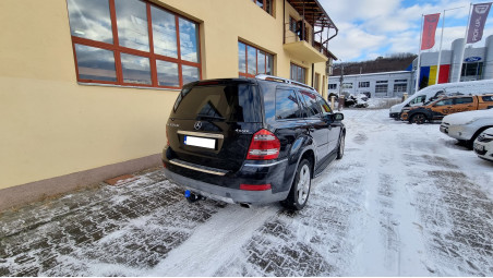Montare carlig de remorcare pe Mercedes GL320