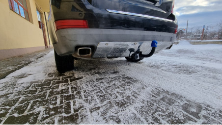 Towing hook installed on Mercedes GL320
