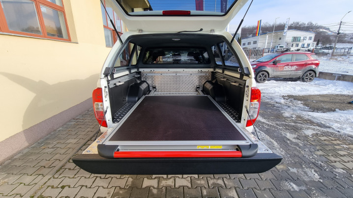 Montare hardtop, tava culisanta, deflector geam pe Nissan Navara NP300 2020