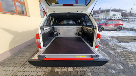Montare hardtop, tava mitlisanta, deflector geam pe Nissan Navara NP300 2020
