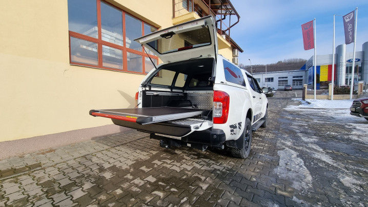 Montare hardtop, tava culisanta, deflector geam pe Nissan Navara NP300 2020