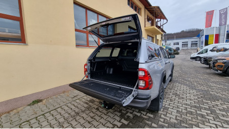 Montare hardtop, capitonaj bena, deflector capota pe Toyota Hilux 2022