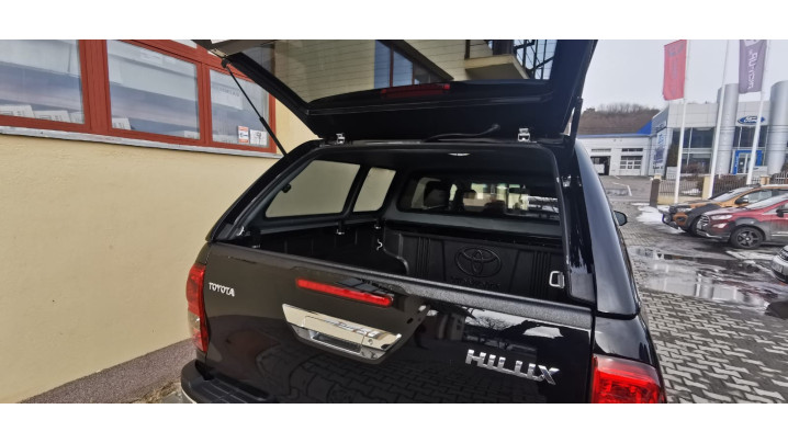 Canopy installed on Toyota Hilux 2017
