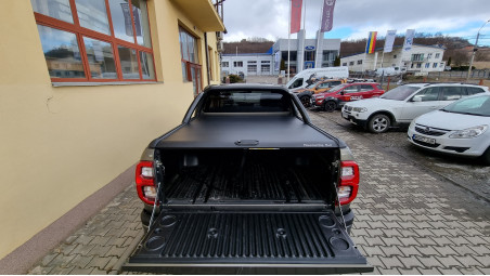 Roll cover, rollbar, hood guard, window visors installed on Toyota Hilux 2022
