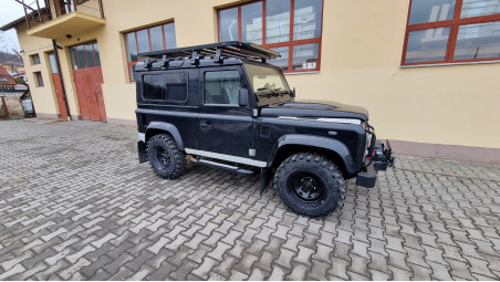 Roof-Rack, Led Bar installed on Landrover Defender