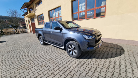 Roll cover, central locking, tailgate assistance installed on Isuzu D-Max 2019