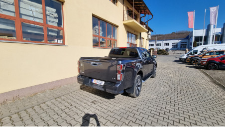 Roll cover, central locking, tailgate assistance installed on Isuzu D-Max 2019