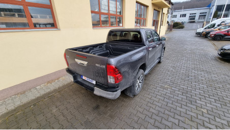 Bed liner installed on Toyota Hilux 2016