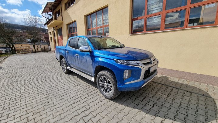 Bed liner, roll cover installed on Mitsubishi l200 2019