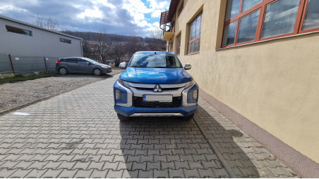 Montare Laderaumauskleidung und rulou de bena pe Mitsubishi L200 2019