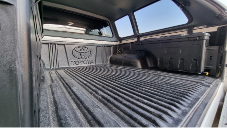Canopy, swing cases installed on Toyota Hilux 2020