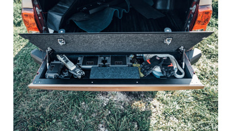 TOYota HILUX '16+ WINDSHIELD COMPARTMENT