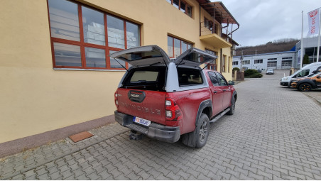 Canopy, central locking for tailgate installed on Toyota Hilux 2019