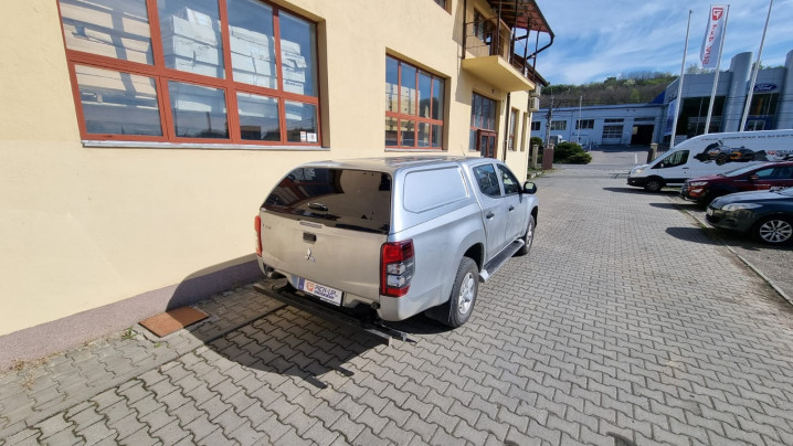 Canopy installed on Mitsubishi L200 2020