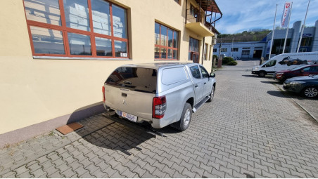 Canopy installed on Mitsubishi L200 2020