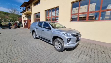 Canopy installed on Mitsubishi L200 2020
