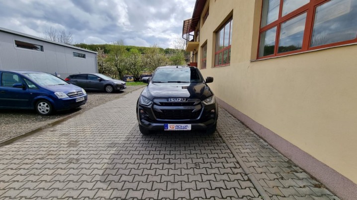 Canopy, bed liner installed on Isuzu D-Max 2019