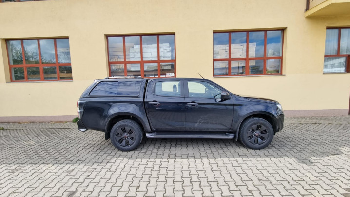 Canopy, bed liner installed on Isuzu D-Max 2019